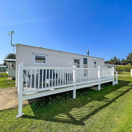 Gorgeous Caravan With Decking In Breydon Water Holiday Park, Ref 10081B Belton with Browston Екстериор снимка